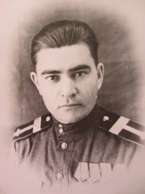 П.Е. Губанов, командир танка Т-34, во время службы в 210-м танковом полку. c. Троицкое, Приморский край. 1950 г.