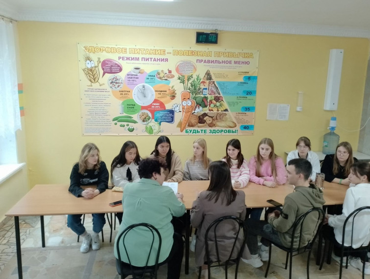 Активисты Движения Первых обсудили вопросы организации питания с администрацией школы.