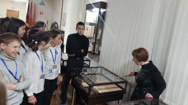 Активисты Движения Первых побывали на экскурсии в Музее Педагогической славы.