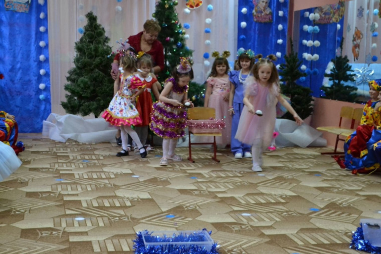 Сегодня в детском саду состоялись новогодние утренники..
