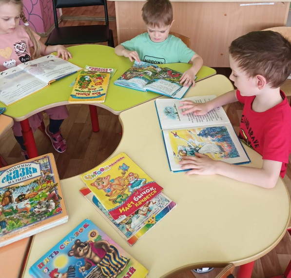 В дошкольных группах отметили Международный день детской книги..